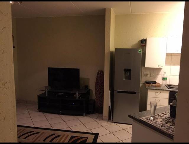 2 BEDROOM PROPERTY TO RENT IN WILGEHEUWEL